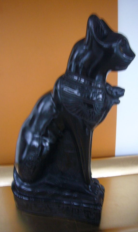 Bastet - ägyptische Katzengöttin aus Basalt -Höhe 27 cm in Bremen