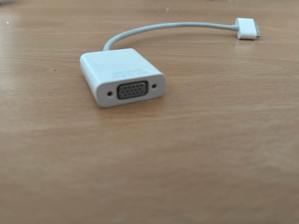 Apple iPad VGA Adapter Dock Connector 30 pin in Wiesloch