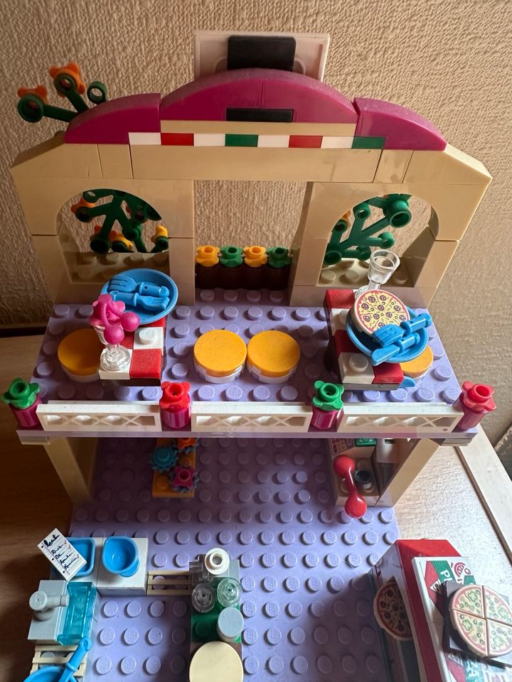 Lego Friends Heartlake Pizzeria in Rees