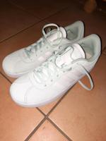 Adidas Sneaker,  Gr. 39 1/3, neu Niedersachsen - Lüchow Vorschau