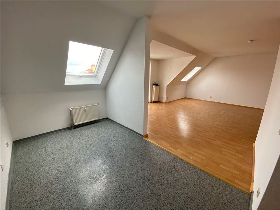 Altenburg* City Center* tolle DG-Whg.* 3 Zimmer* Balkon* offene Küche* 2 Bäder* in Altenburg