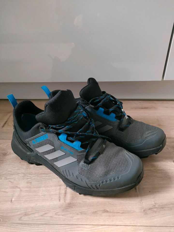 Adidas Swift R Herren Outdoor Schuhe Gr. 44 kaum getragen in Espenau