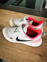 Nike Turnschuhe Sneaker Größe 33 Nordrhein-Westfalen - Morsbach Vorschau