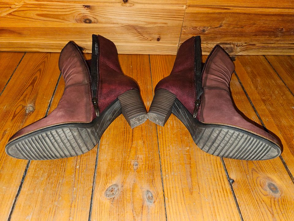 Tamaris Damen 25356 Kurzschaft Stiefel Bordeaux 39 in Potsdam