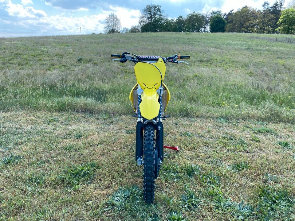 Suzuki RM-Z 250 2015 | RMZ FMF SHOWA in Cottbus