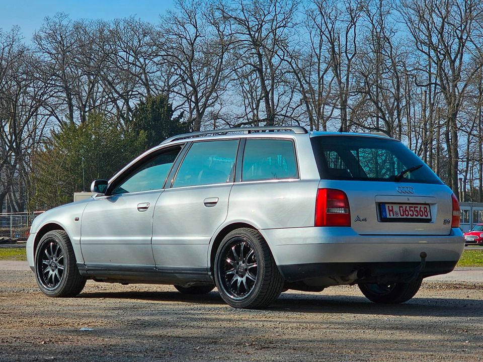 AUDI A4 2.4 V6 QUATTRO S-LINE XENON LEDER AHK TÜV 03/2026 B5 in Lehrte