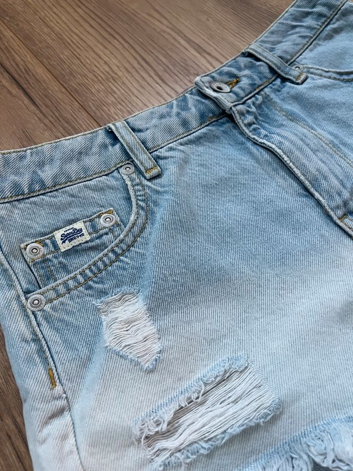 Neue Jeans Shorts von Superdry in Bielefeld