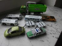 8 Spielzeugautos Truck Bus + 4 Anhänger. Welly, Bburago zus. 4,- Flensburg - Mürwik Vorschau