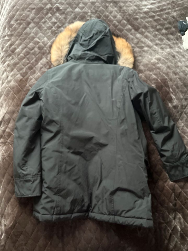 Woolrich Daunenjacke mit echt Fell in Herrenberg