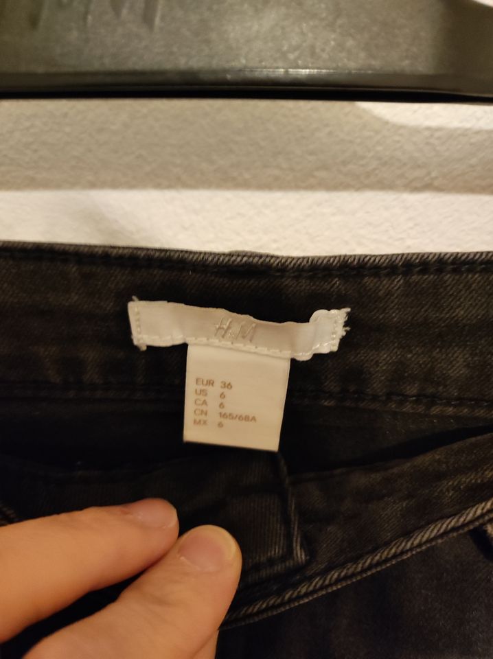 schwarze high-waist H&M Shorts / Booty-Shorts / kurze Hose / Shor in Berlin