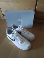 Nike Air Force 1 Größe  41 mit original Karton Niedersachsen - Stuhr Vorschau