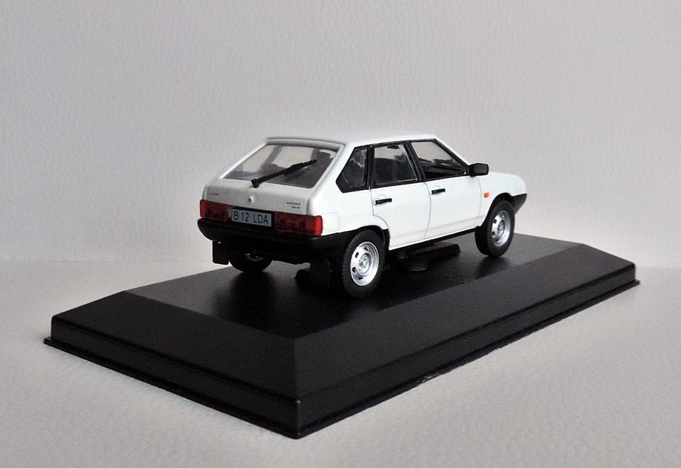 Modellauto LADA SAMARA, VAZ 2109 in weiß 1:43 USSR, OST, DDR in Mengerskirchen