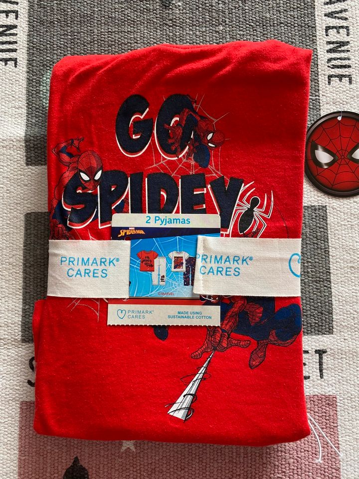 Spider man Schlafanzug Pyjama Gr. 116 in Troisdorf