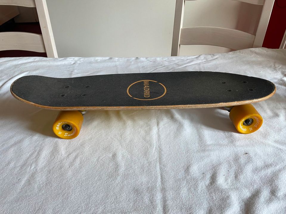 Madrid Skateboard 65cm in Berlin