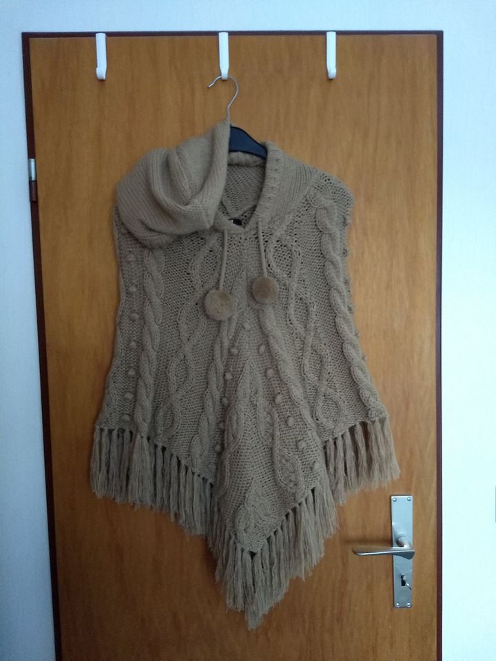 Poncho, Strickjacke, Pullover mit Kapuze von H&M one size in Schwülper