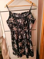 Schwarzes Damen Sommer Kleid mit Blumen Größe M Neu Hessen - Hessisch Lichtenau Vorschau