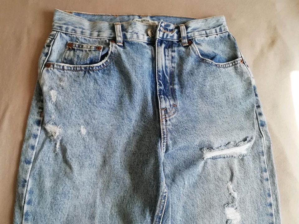 Damen Mädchen Jeans Größe M 38 Pull & Bear mit Rissen in Gelsenkirchen