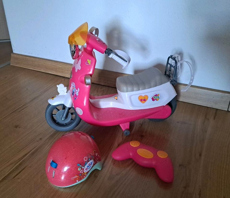 Baby Born Roller, Motorroller mit Helm in Neunkhausen