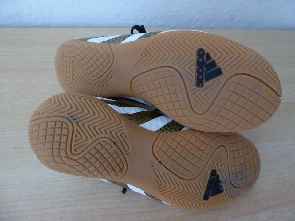 Adidas Hallenfußballschuhe Gr. 34-35 in Gifhorn