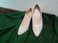 LEDERPUMPS / HOCHZEITSSCHUHE, weiß, Gr. 35  "HÖGL" Niedersachsen - Ronnenberg Vorschau