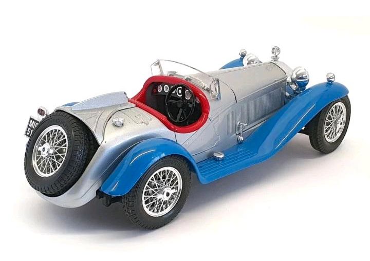 Burago 1/18 Scale 3821B - 1932 Alfa Romeo 2300 Spider - Blau / Si in Eutin