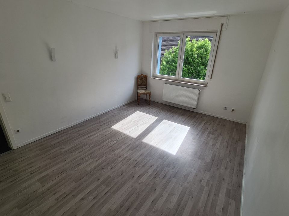schöne gut geschnittene 2-Zimmer-Wohnung mit separater Küche in Gelsenkirchen