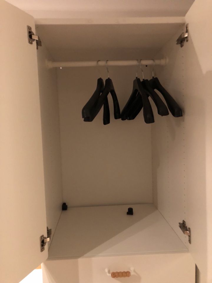 Ikea Smastad Kleiderschrank + Schubladen Garderobe in Neuruppin