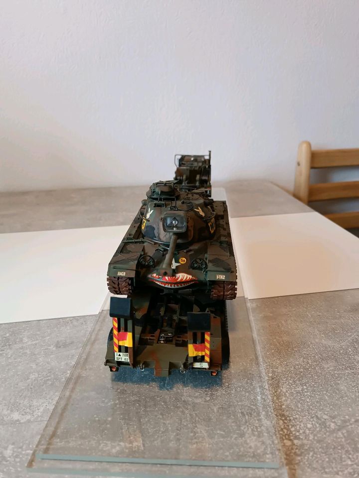 Us Panzertransporter Maßstab 1:35 inklusive Vitrine in Essen