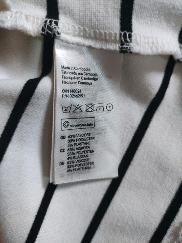 Süßes H&M Kleid Gr S/36 weiß/schwarz geringelt Etuikleid in Lübbecke 