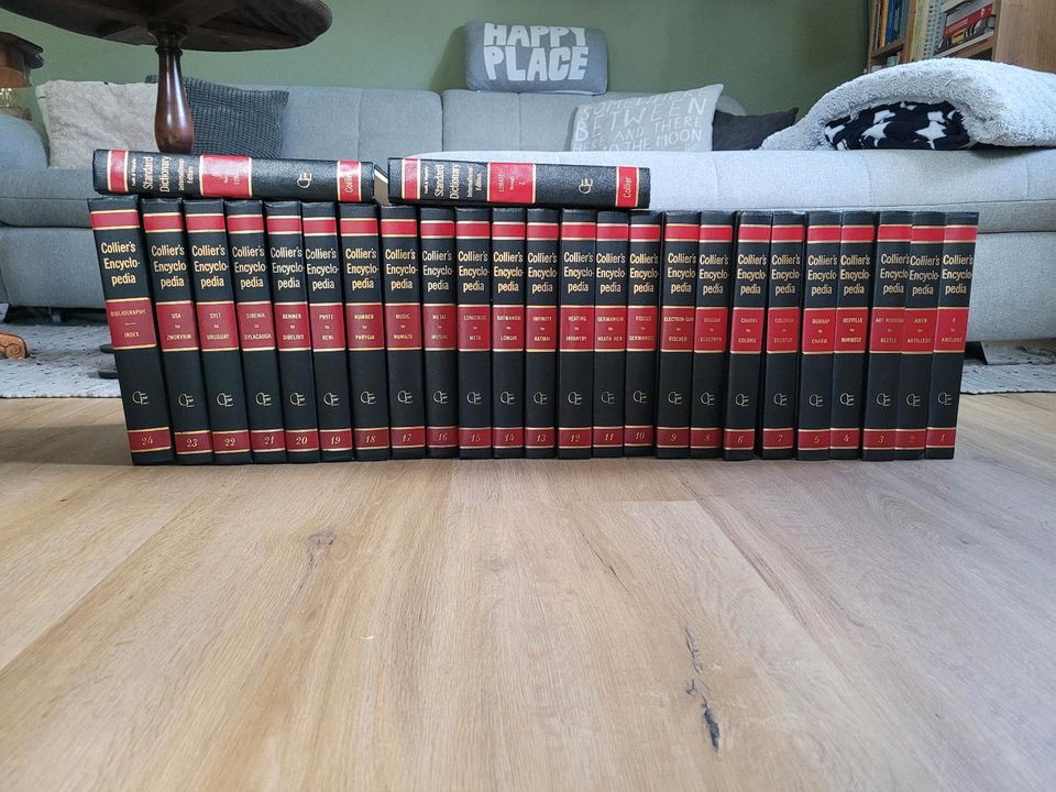24 Bände Collier's Encyclopedia und 2 Wörterbücher (1971) in Bad Endorf