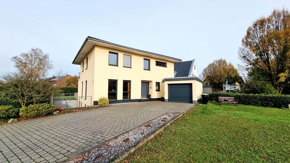 Hochwertiges Einfamilienhaus mit Einliegerwohnung Keine Käuferprovision! in Verl