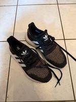Adidas Laufschuhe Sneakers Gr. 41 1/3 Bayern - Holzkirchen Vorschau