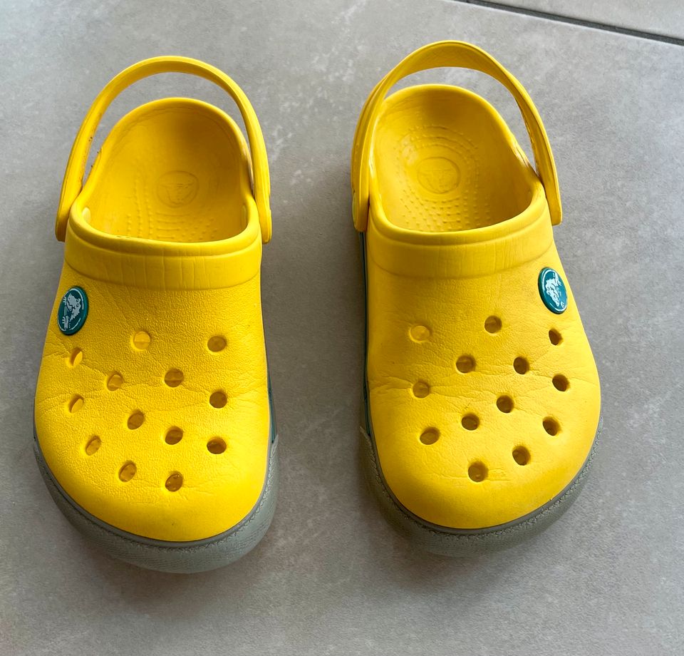 Crocs Kinder, Größe 10-11 (27-29), Farbe gelb in Alfter