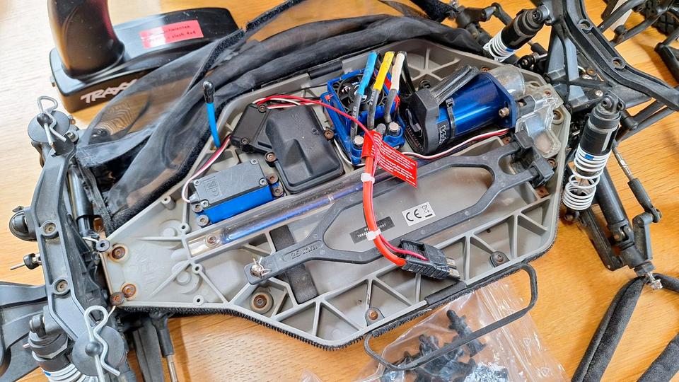 Traxxas Slash 1/10 4x4 TSM, Link, viel Zubehör RC Auto, RC Car in Mallersdorf-Pfaffenberg
