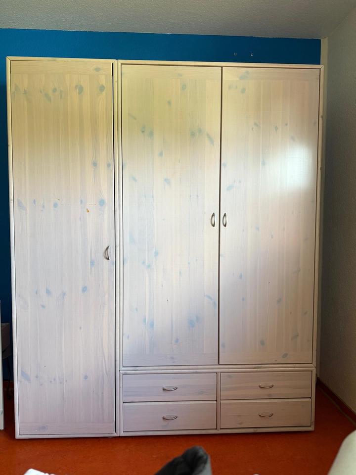 Ikea Schrank, weiß in Hessen Herborn kleinanzeigen.de