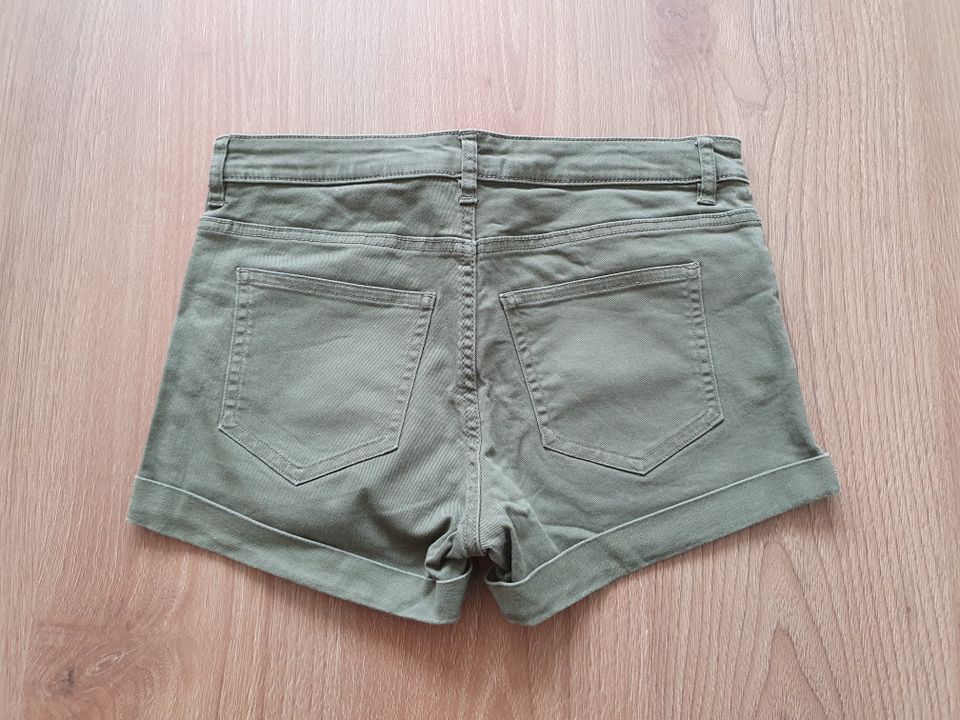 Damen Short Olive Gr, S in Stadtbergen