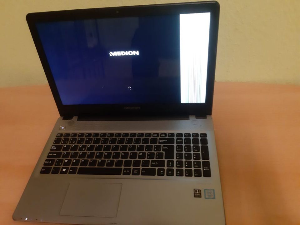 Medino Akoya E6424 Laptop in Stadtkyll