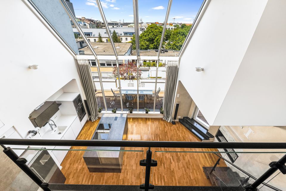 Luxuriöse Atelier Wohnung mit Penthouse-Charakter im Zentrum von München in München