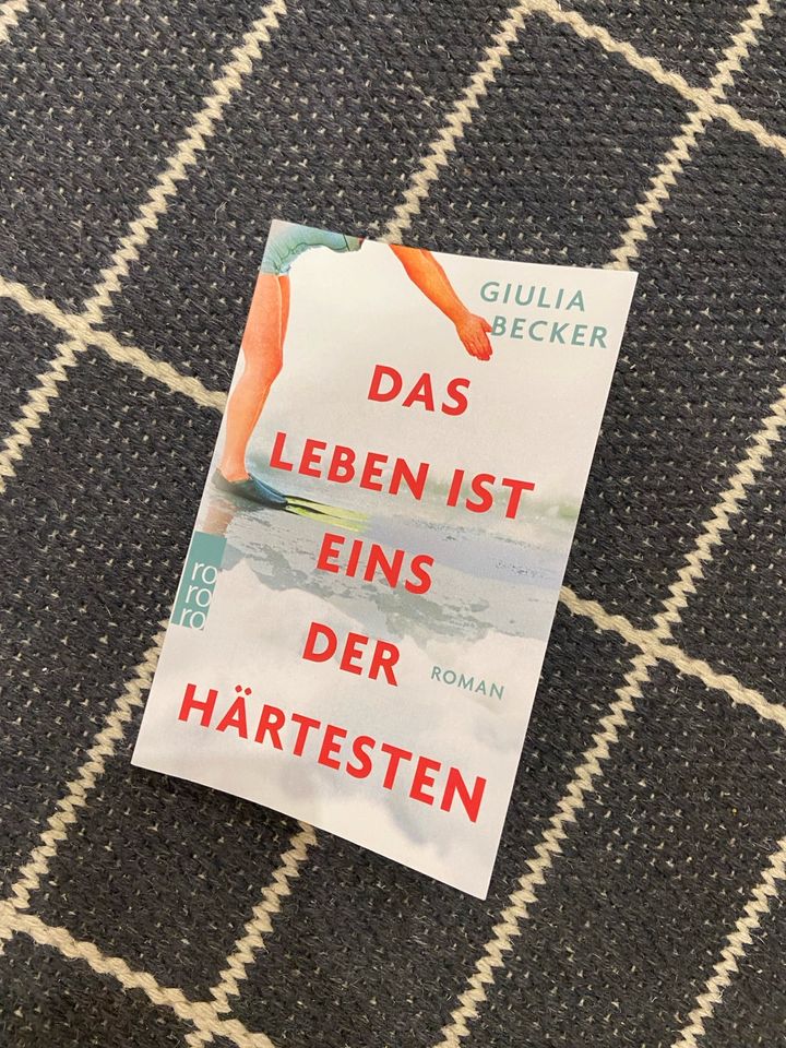 Buch giulia becker das Leben ist eins der härtesten in Leipzig