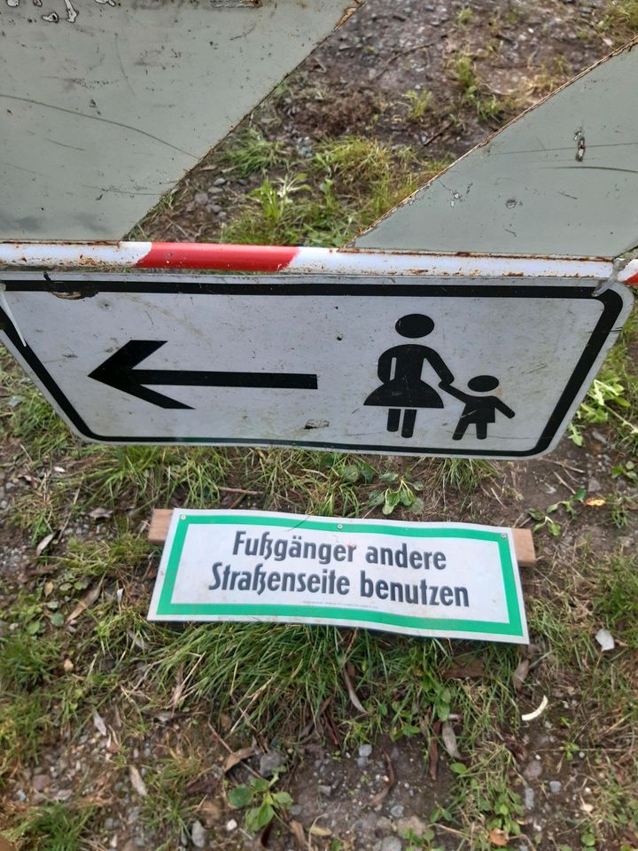 Schilder Absperrungen Warnschilder mieten in Sachsenhagen