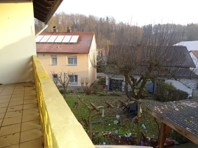 Ideal für die Familie - Zweifamilienhaus mit Carport und Garten in Metten in Metten