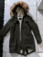 Warmer Wintermantel mit (Fell-) Kapuze 36 Düsseldorf - Pempelfort Vorschau