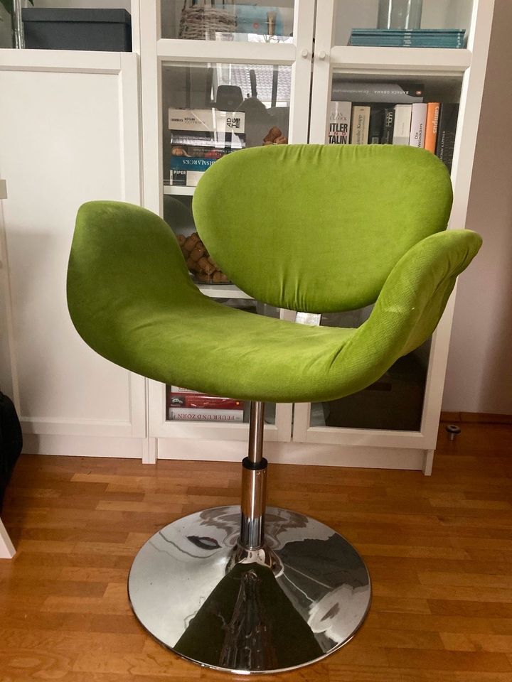 Vintage grüner höhenverstellbarer und drehbarer Stuhl in Eppertshausen