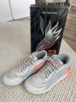 Puma Basketball Schuhe Größe 42 MB.02 Platinum Grey Ultra Orange Niedersachsen - Emden Vorschau