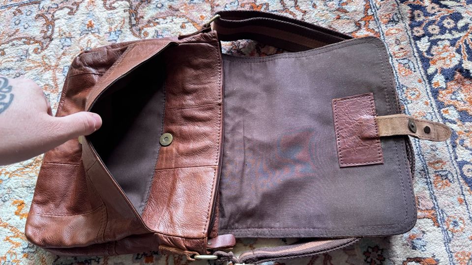 Gusti Leder Messenger Bag Tasche Umhängetasche in Friedberg (Hessen)