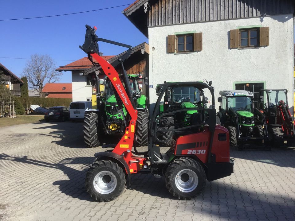 Schäffer Lader Hoftrac 2630 in Egling