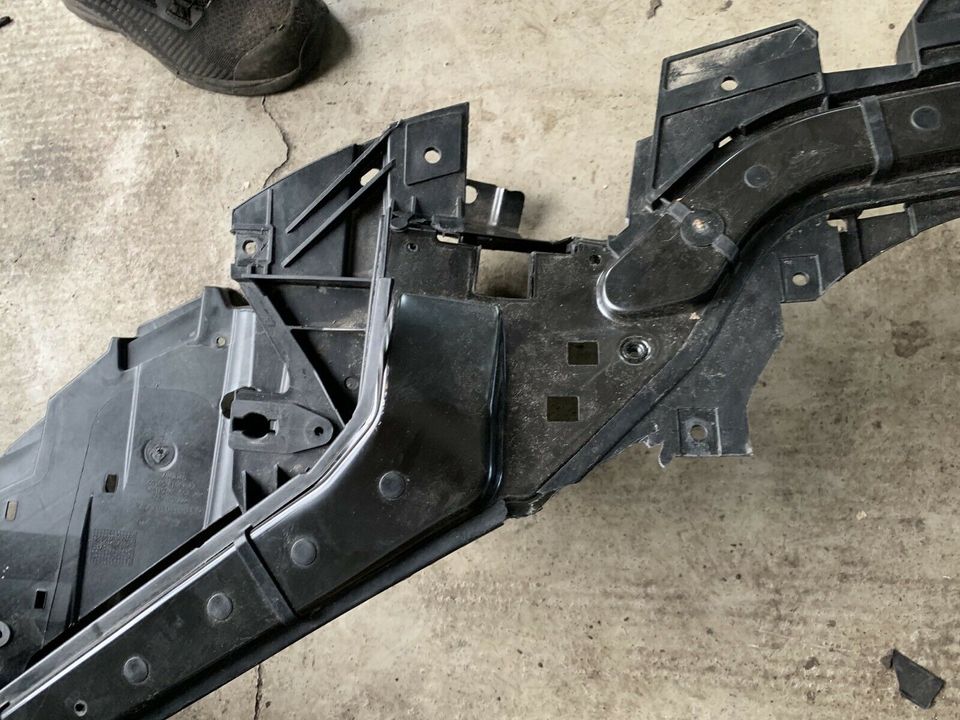 Volvo V40 Vorderwand Frontmaske Schloßträger defekt in Colditz