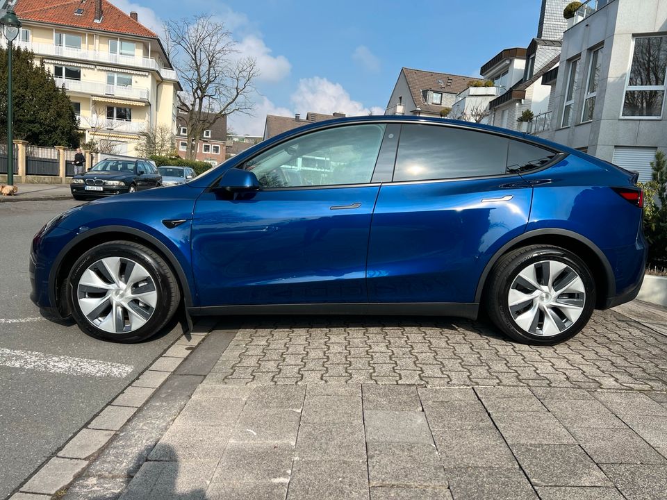 Tesla Model Y LR Dual Motor in Düsseldorf