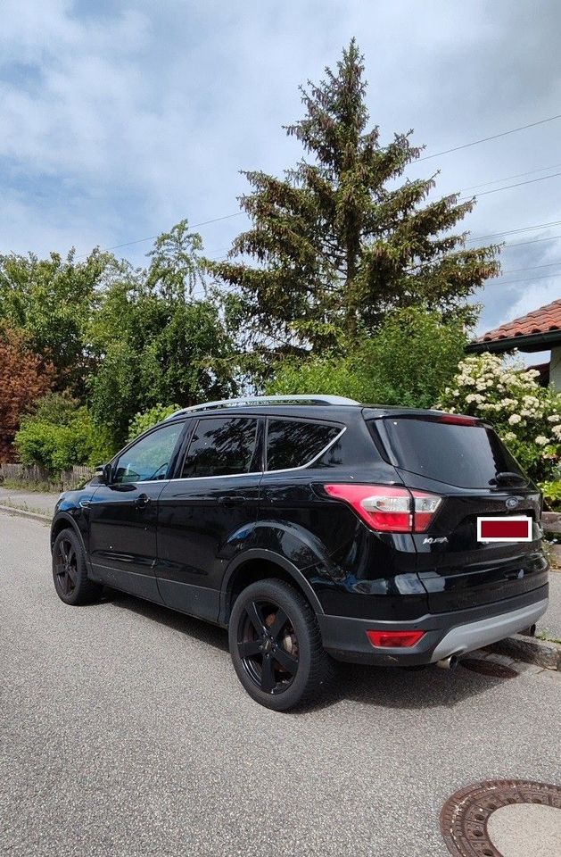 Ford Kuga 1,5 EcoBoost 150PS Titanium Winterpaket in Landshut