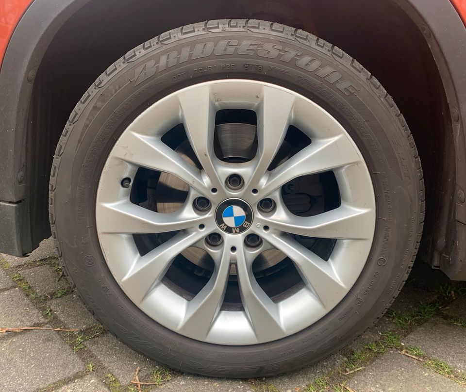 BMW X1 18d sDrive. Facelift! Navi, Panorama,Vollausstatt.Scheckh. in Meerbusch